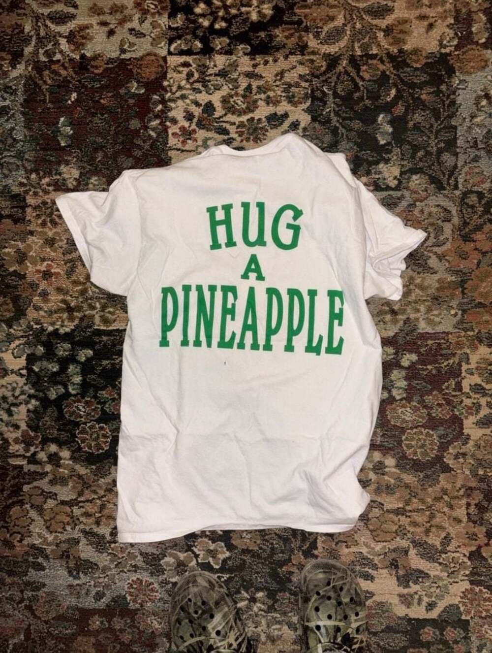 Dole Plantation Hawaii Hug A Pineapple Graphic T-Shirt Size Medium